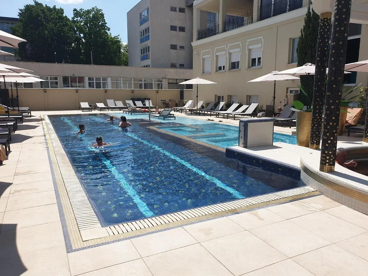 Hotel Aurum Хайдусобосло 4*,