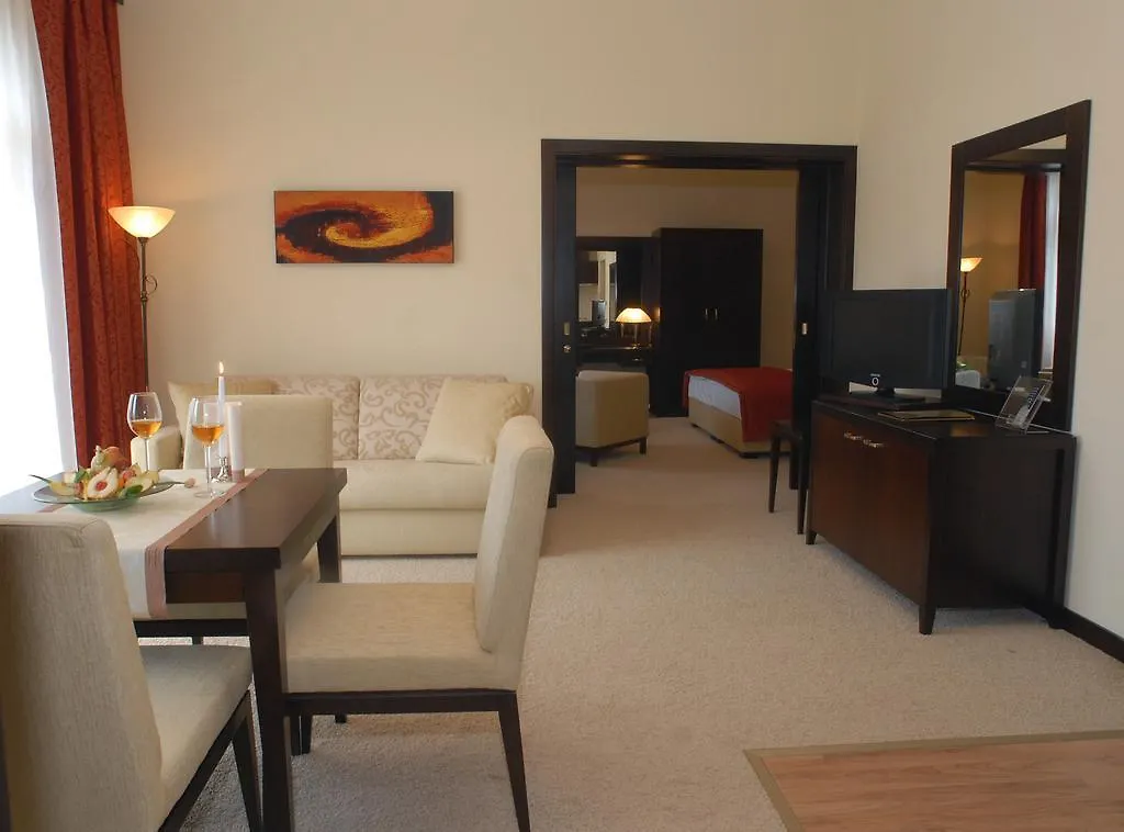 Hotel Aurum Хайдусобосло 4*,  Венгрия