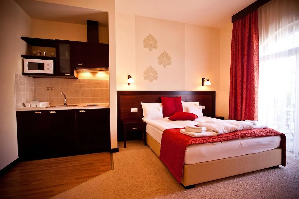 Hotel Aurum Хайдусобосло 4*,