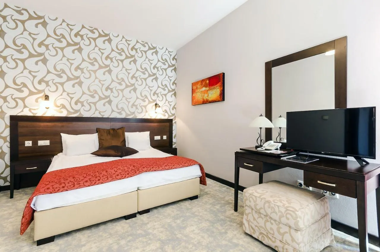 Hotel Aurum Хайдусобосло