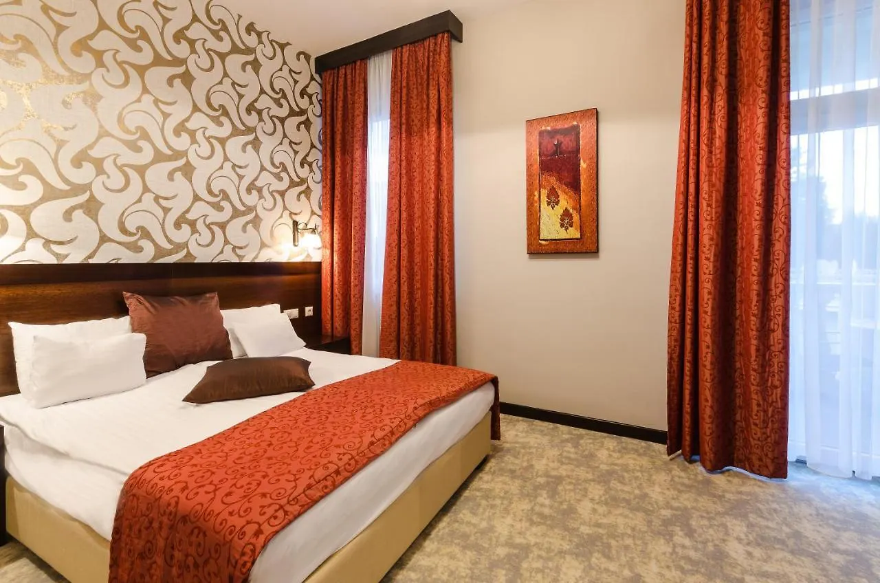 Hotel Aurum Хайдусобосло