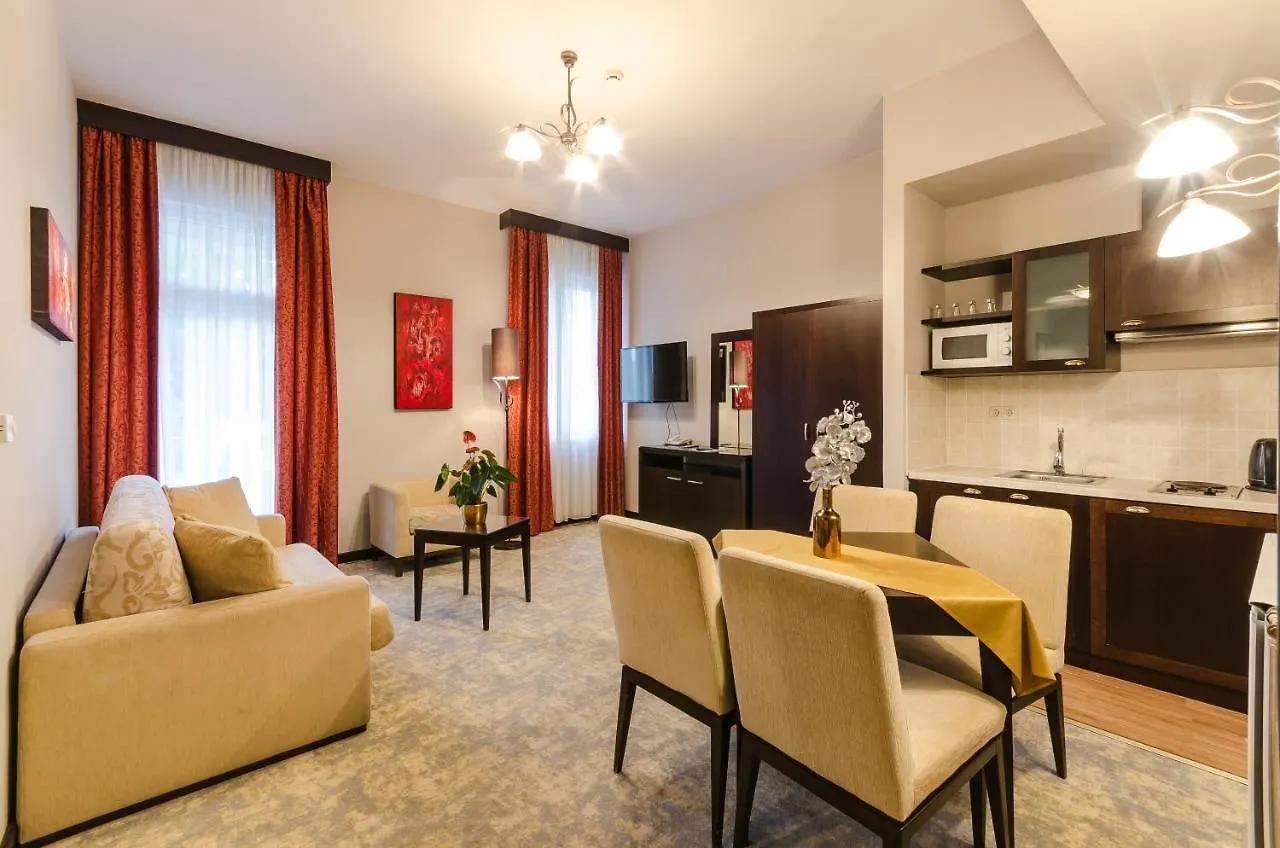 Hotel Aurum Хайдусобосло