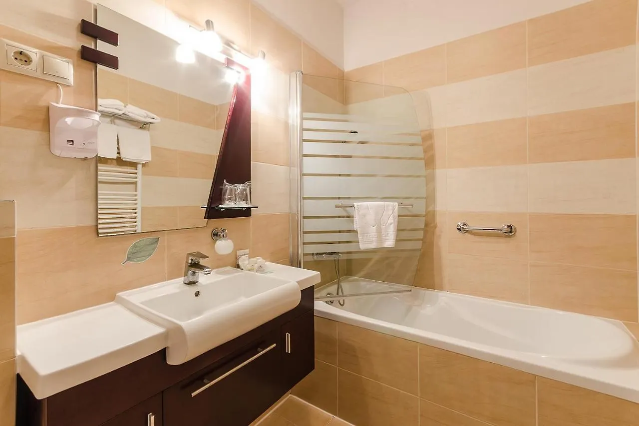 Hotel Aurum Хайдусобосло